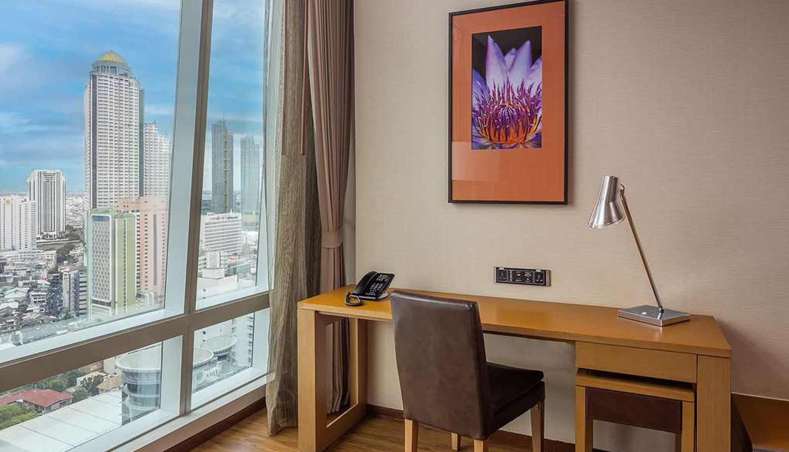Camera - Eastin Grand Hotel Sathorn Bangkok