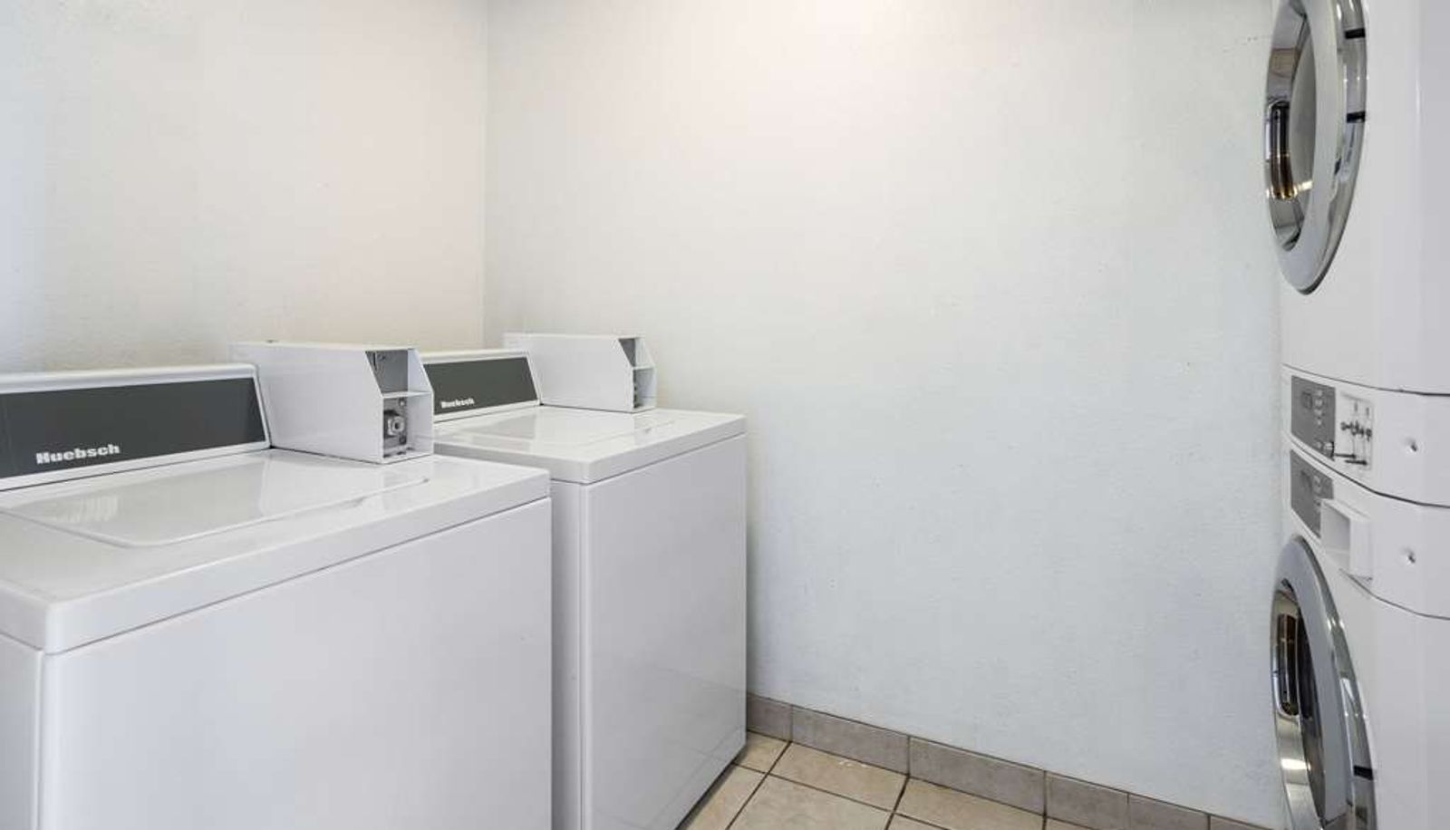Innenbreich - Days Inn by Wyndham Raleigh Glenwood-Crabtree