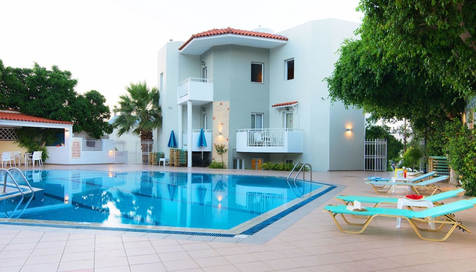 Piscina - Studios & Suites Melissa Apartments
