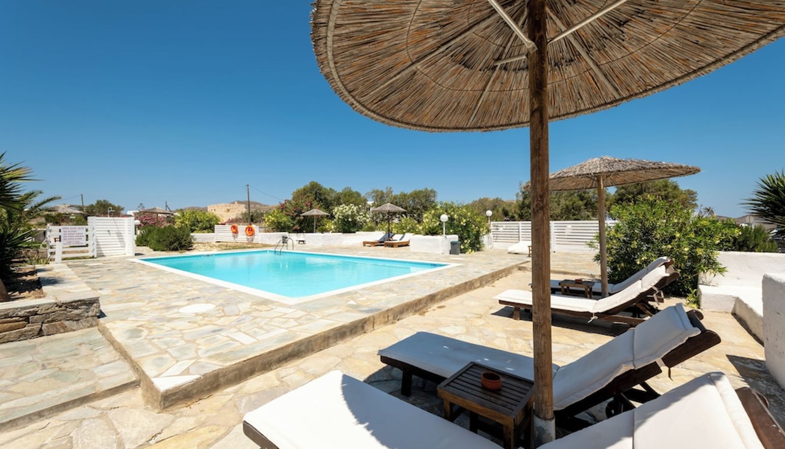 Pool - Naoussa Hotel Paros by Booking Kottas