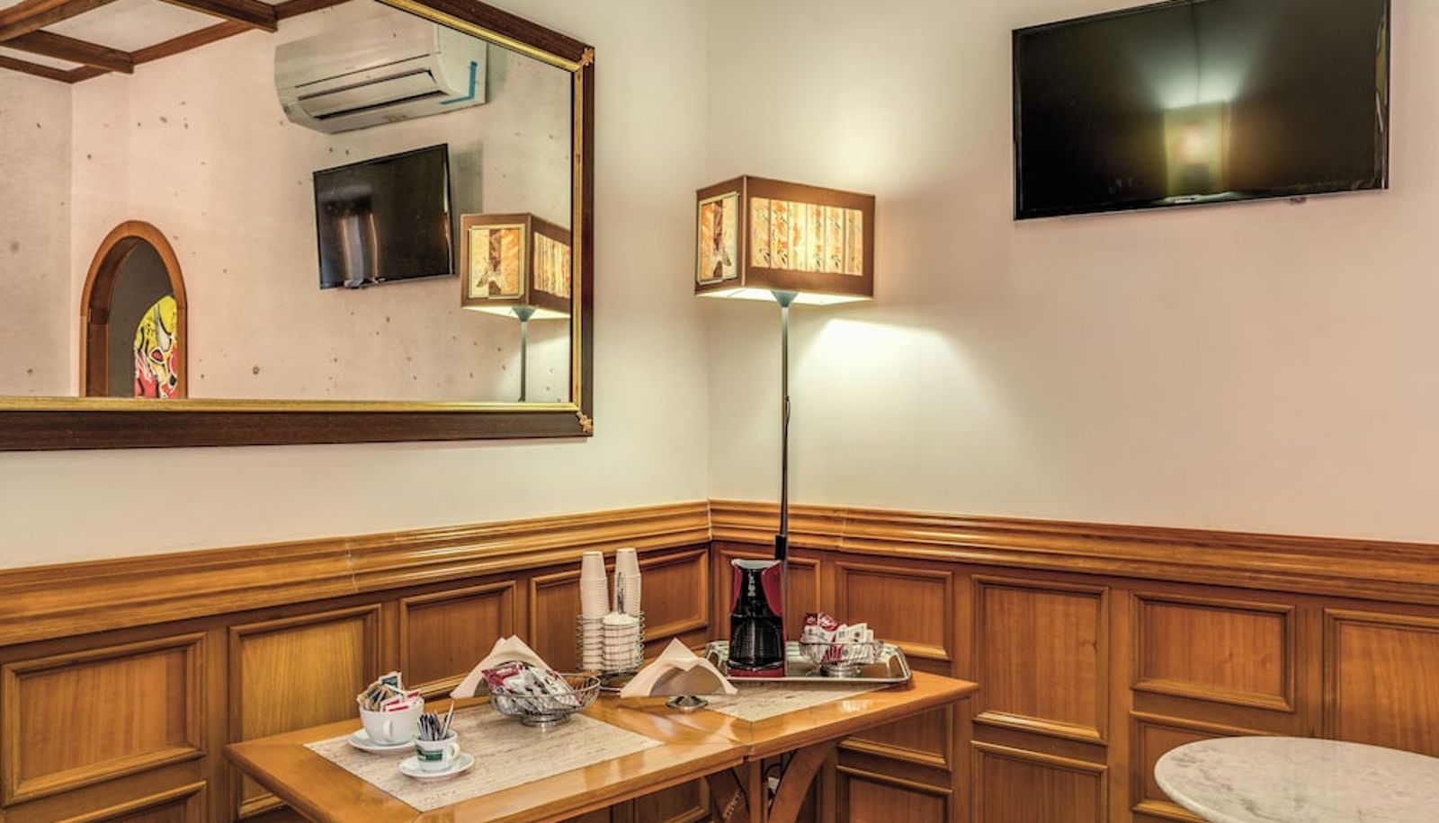 Reception - Hotel Santa Prassede
