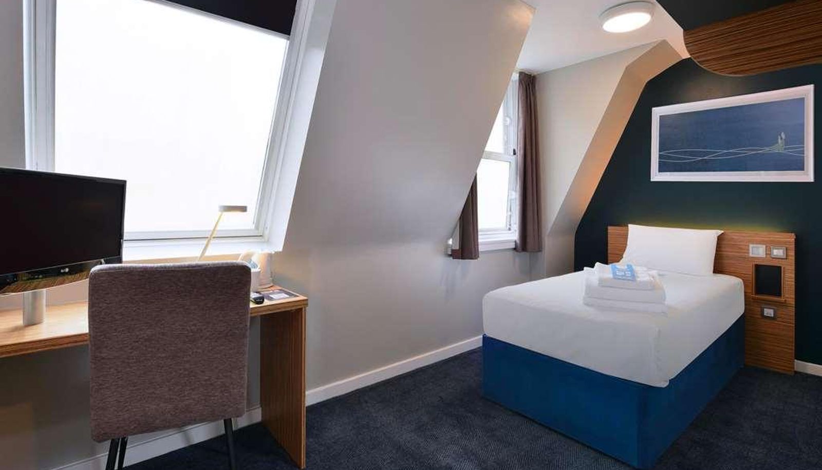 Camera - TRAVELODGE LONDON CENTRAL BANK