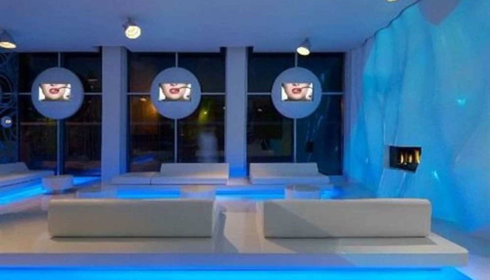 Hall - i-Suite Hotel