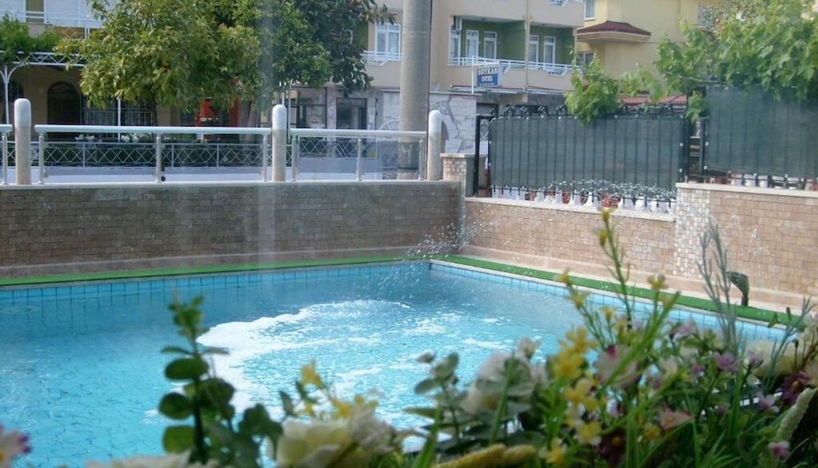 Pool - Angels Inn