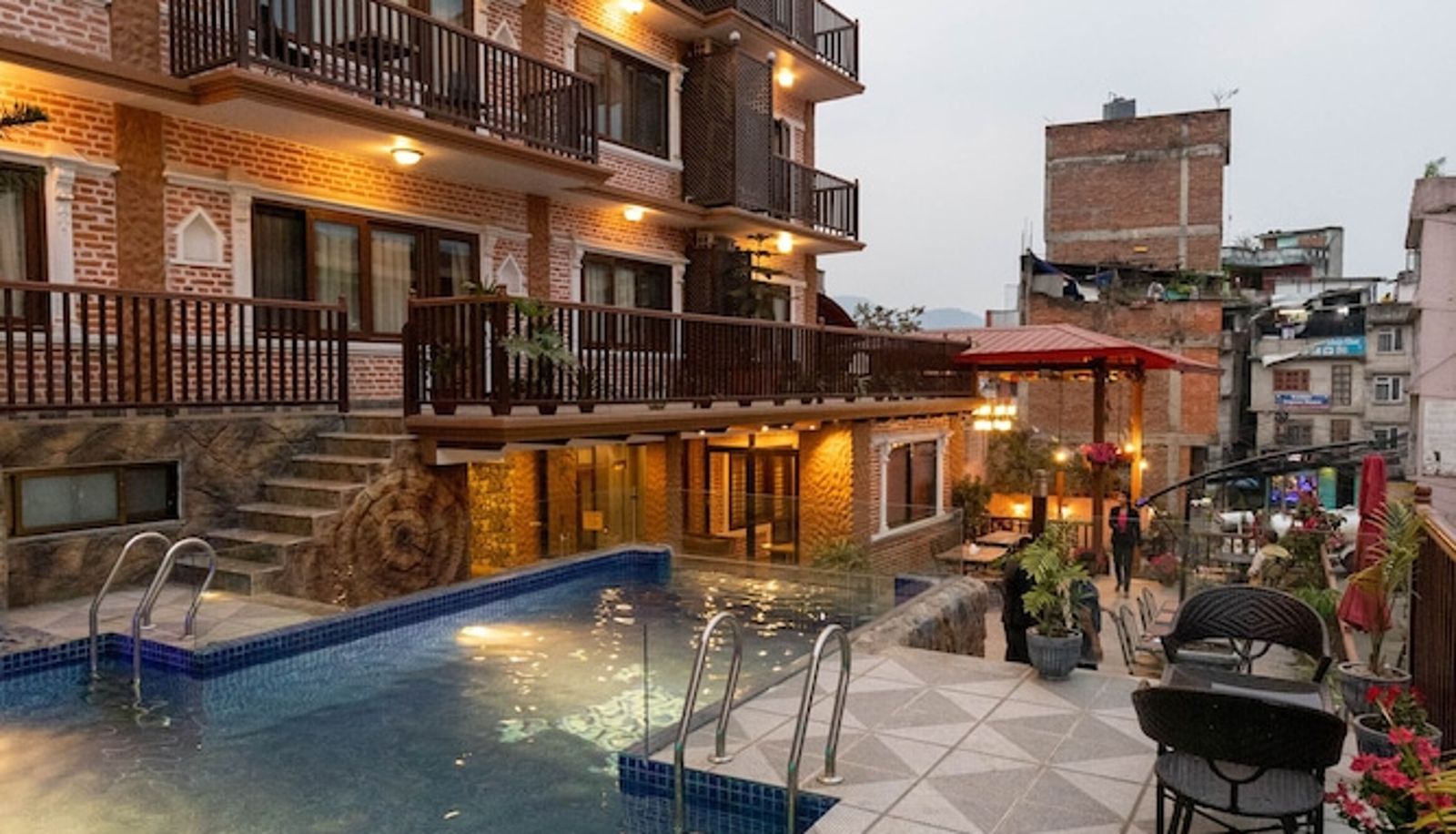 Zwembad - Hotel Manang
