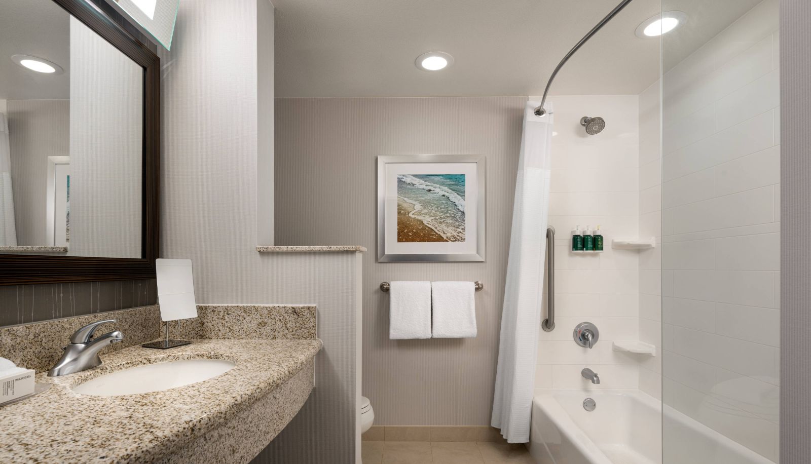 Room - Courtyard by Marriott Maui Kahului Airport