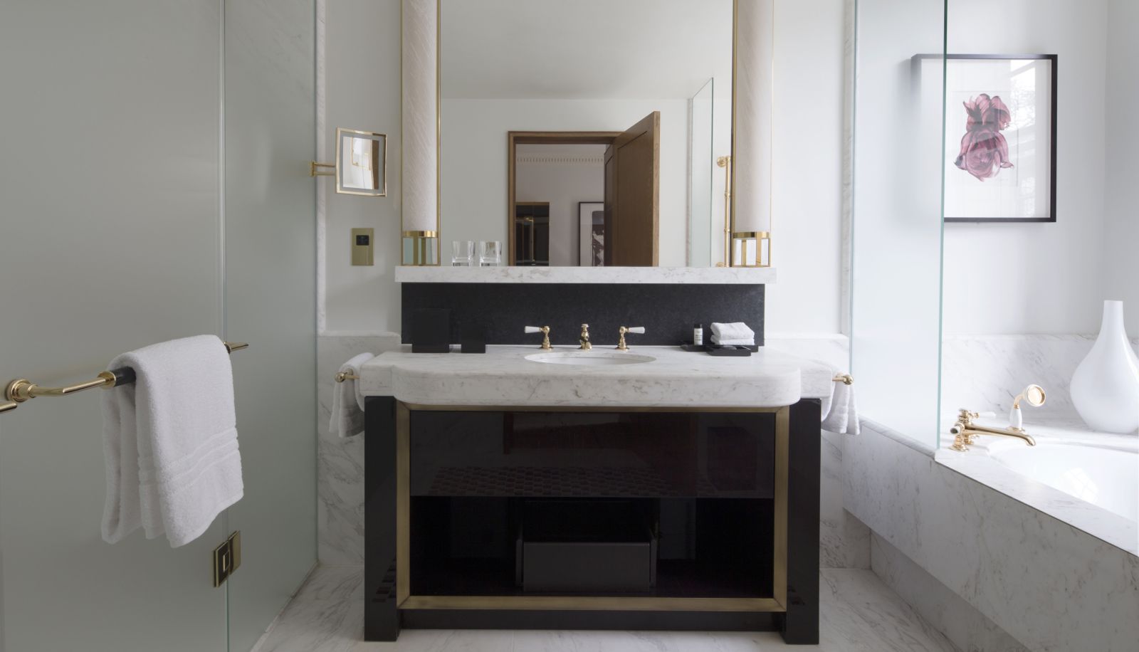 Room - Four Seasons Hotel London at Tower Bridge