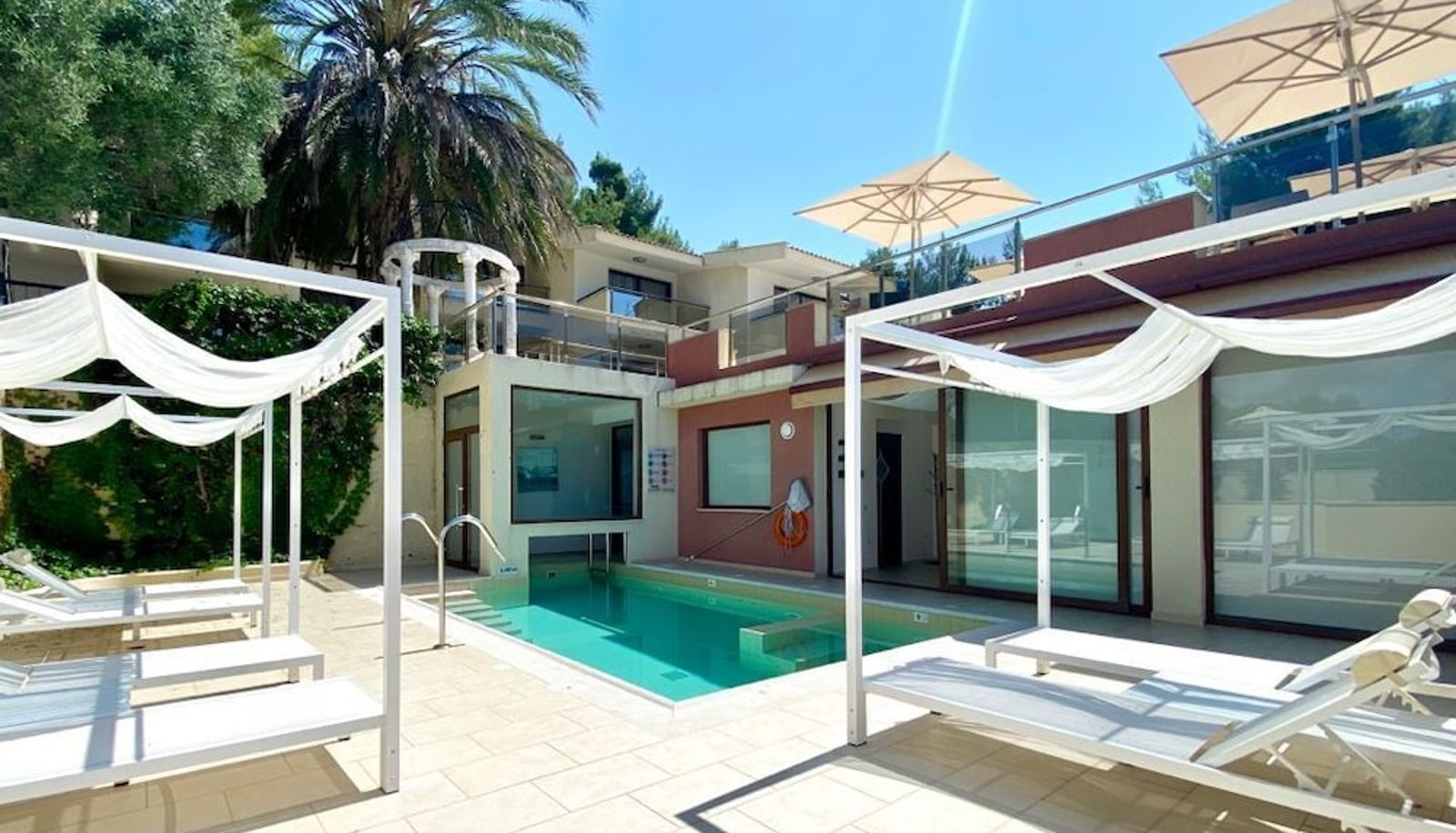 Piscina - Greek Pride Cronwell Rahoni