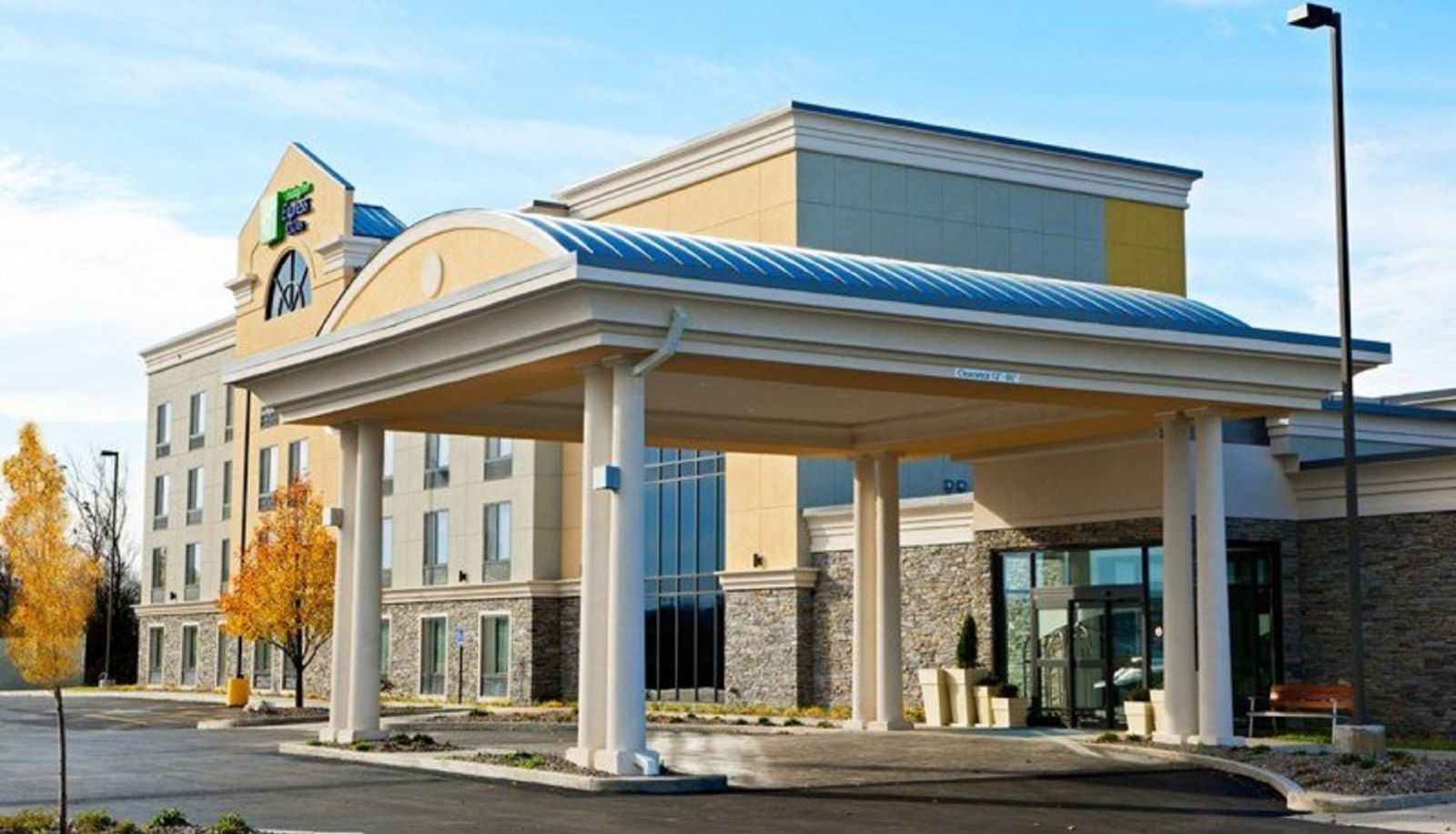Info - Holiday Inn Express & Suites BATAVIA - DARIEN LAKE by IHG
