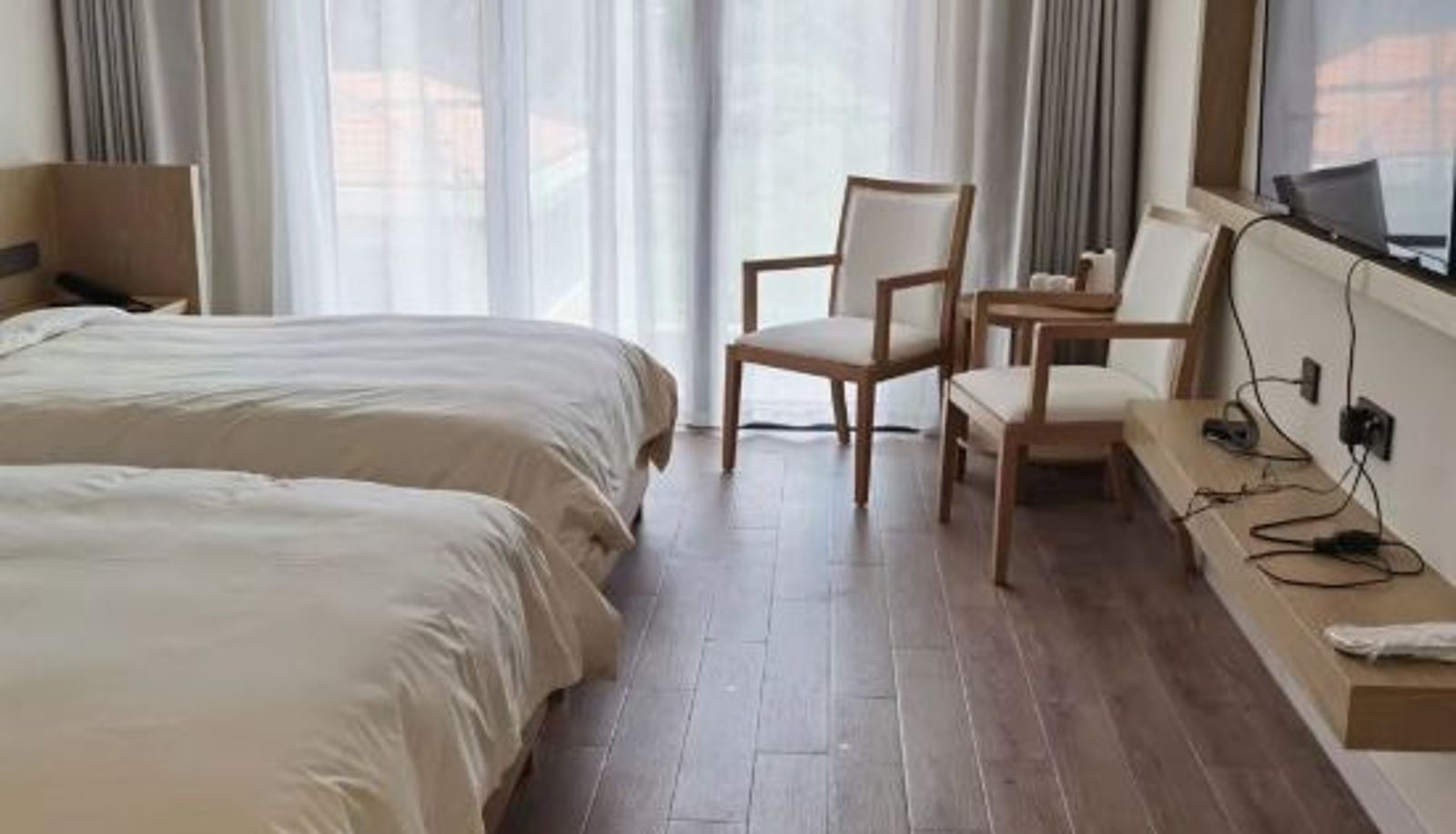 Room - Noble Yacht Club