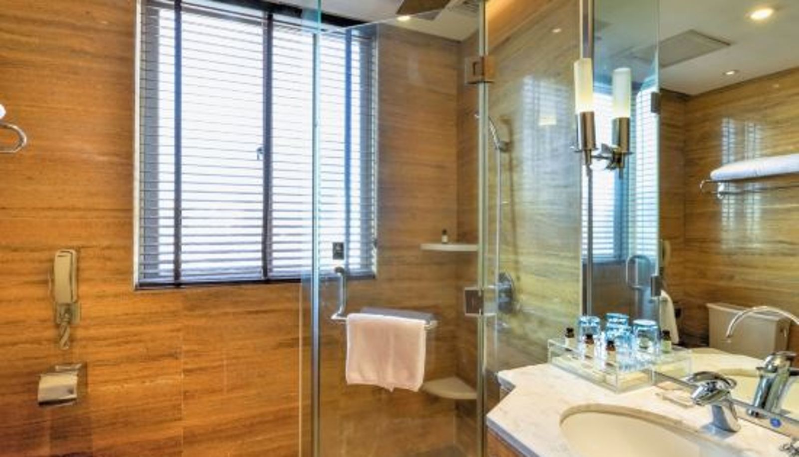 Room - Global Hotel