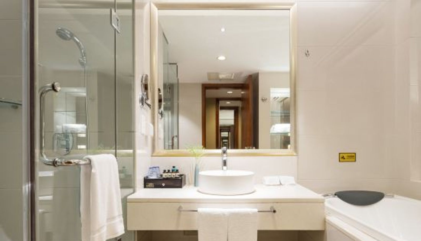 Zimmer mit Balkon - Lakeview Hotel