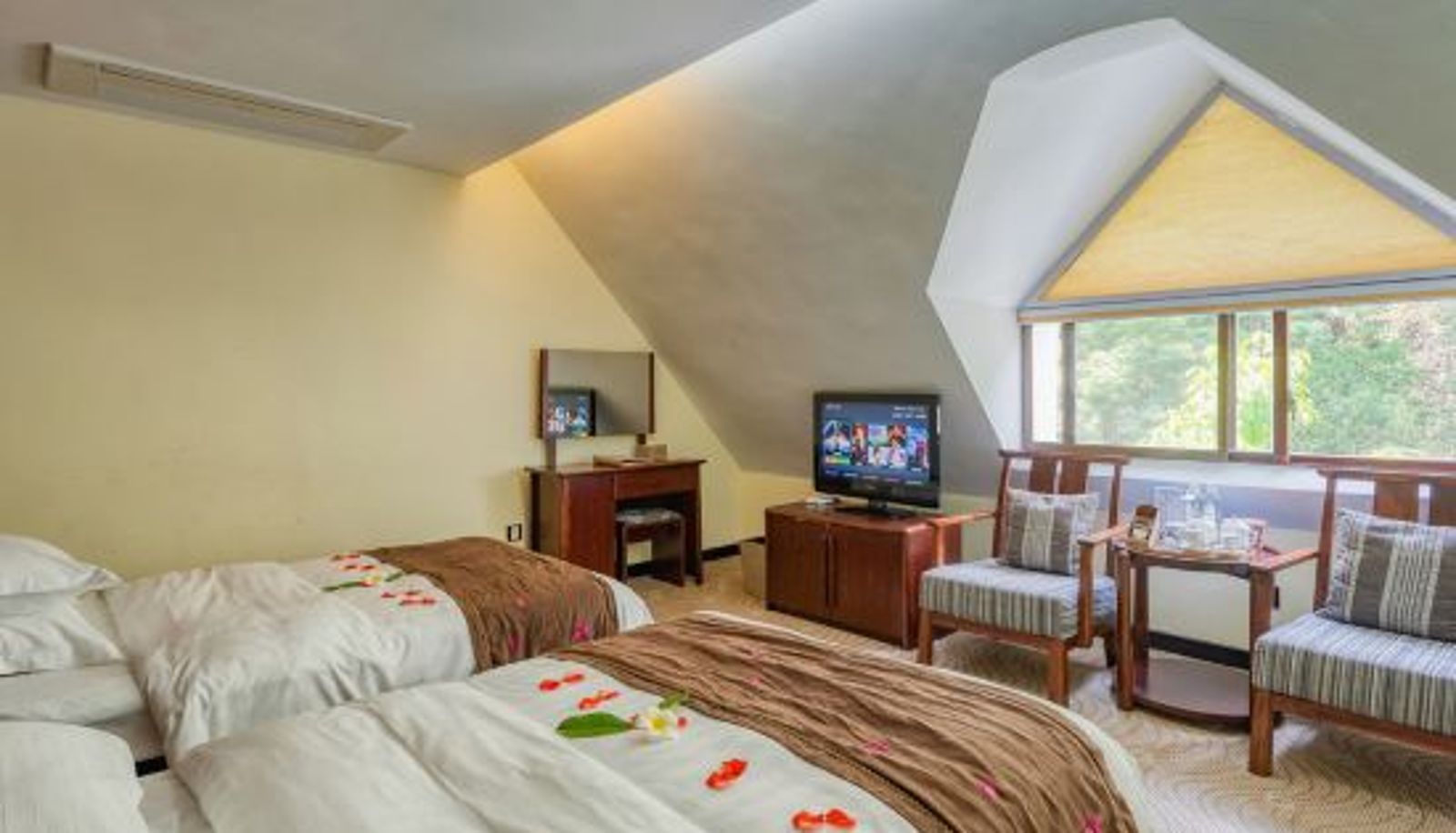 Vista interior - Rehai Hot Spring Resort  Meinvchi