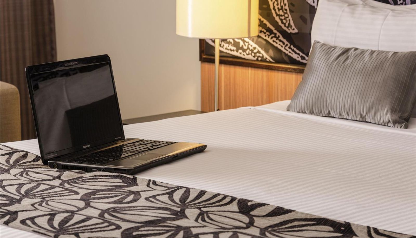Business centre - Mantra Gladstone