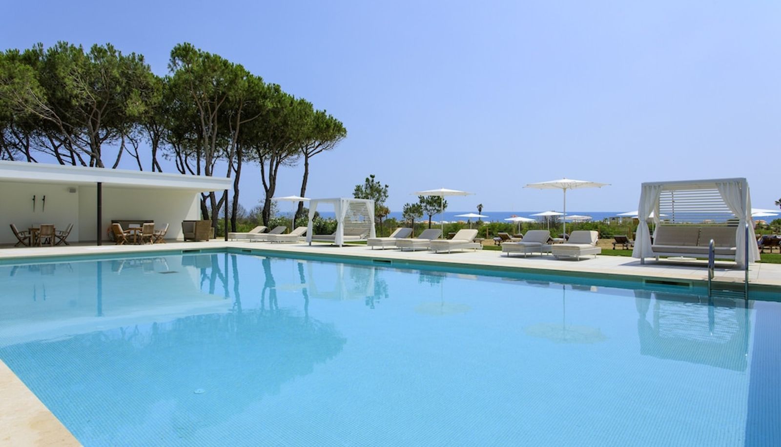 Pool - Bellevue & Resort