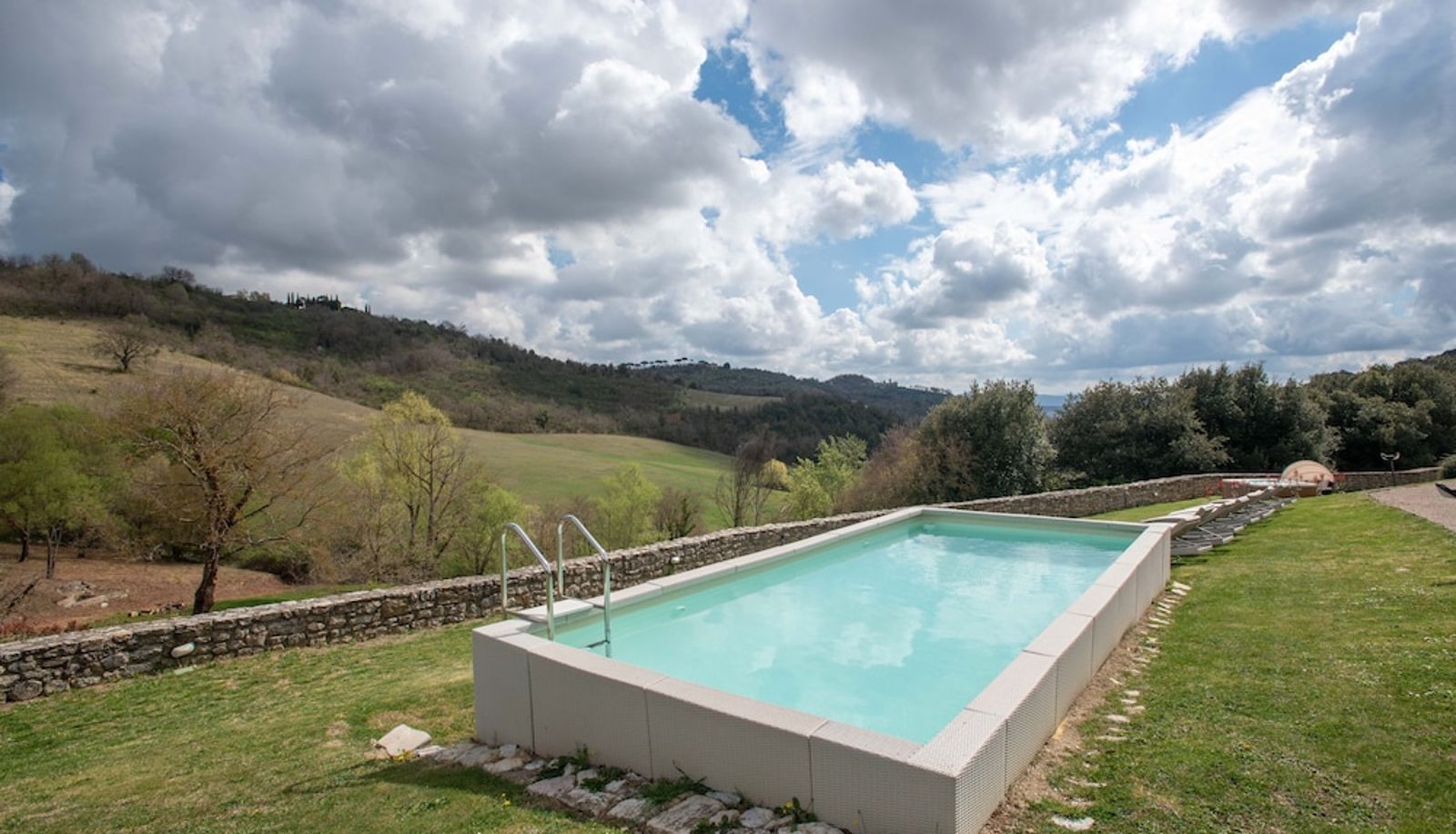 Piscina - Castello Valenzino