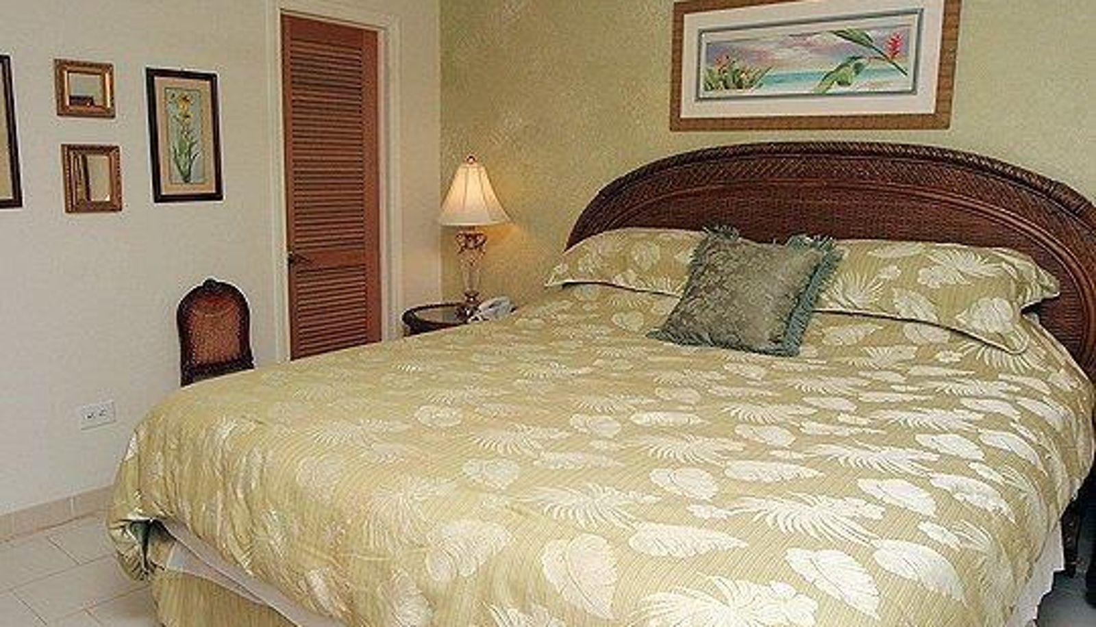 Room - Colony Cove Beach Resort