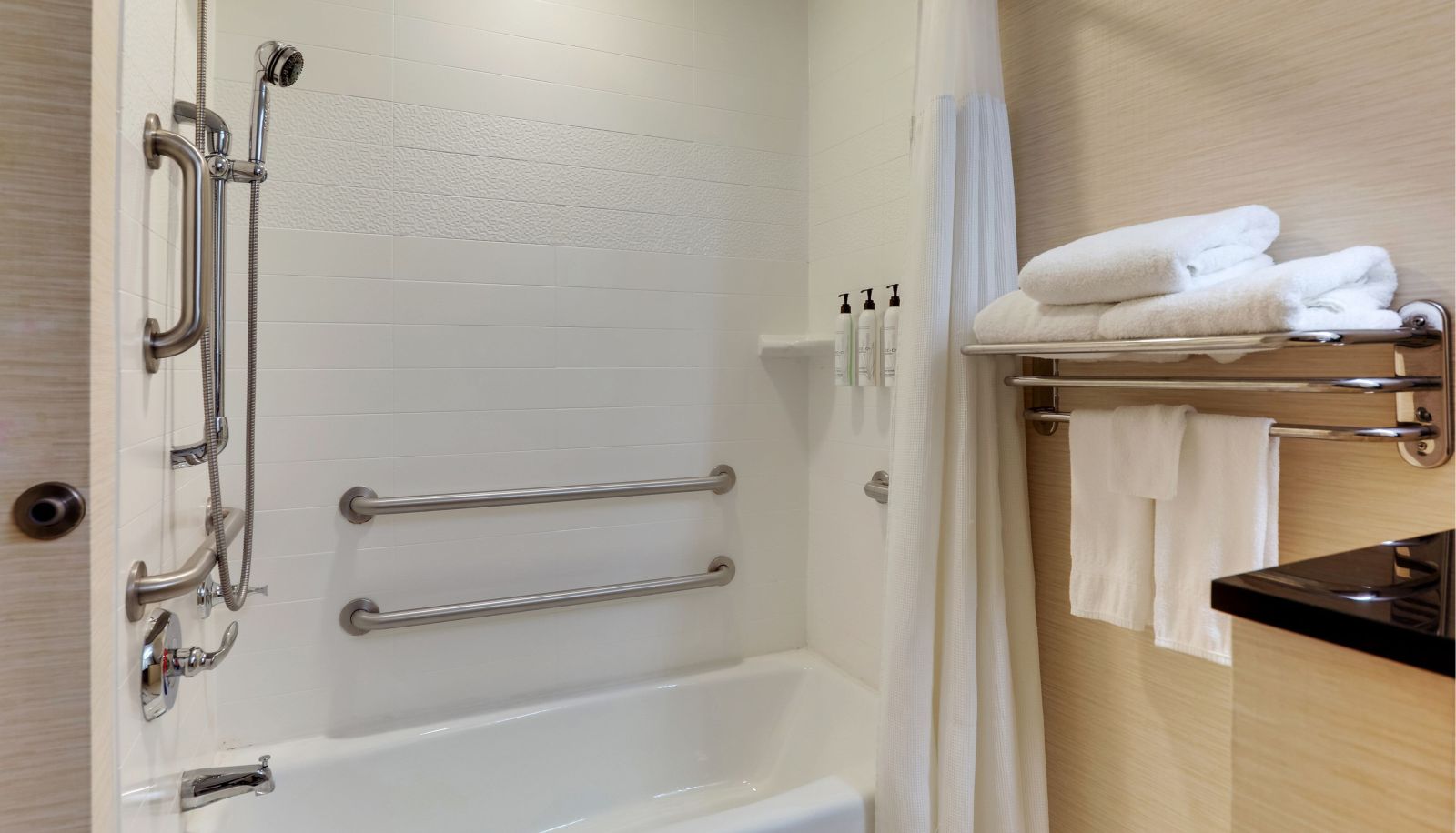 Room - Fairfield Inn and Suites by Marriott Hutchinson