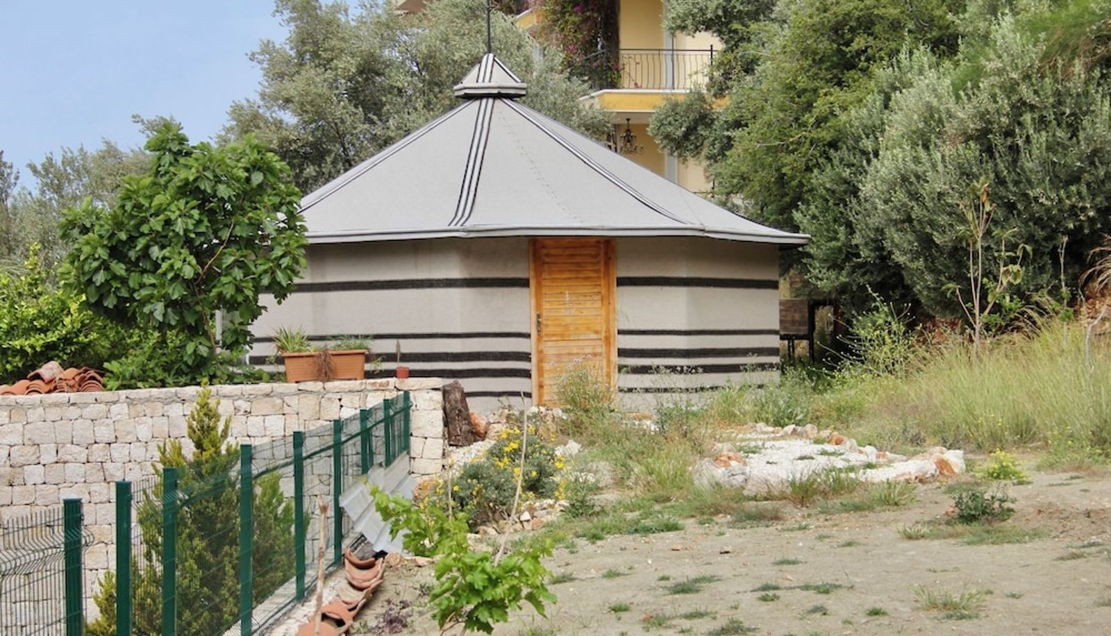 Garten - Saylam Suites
