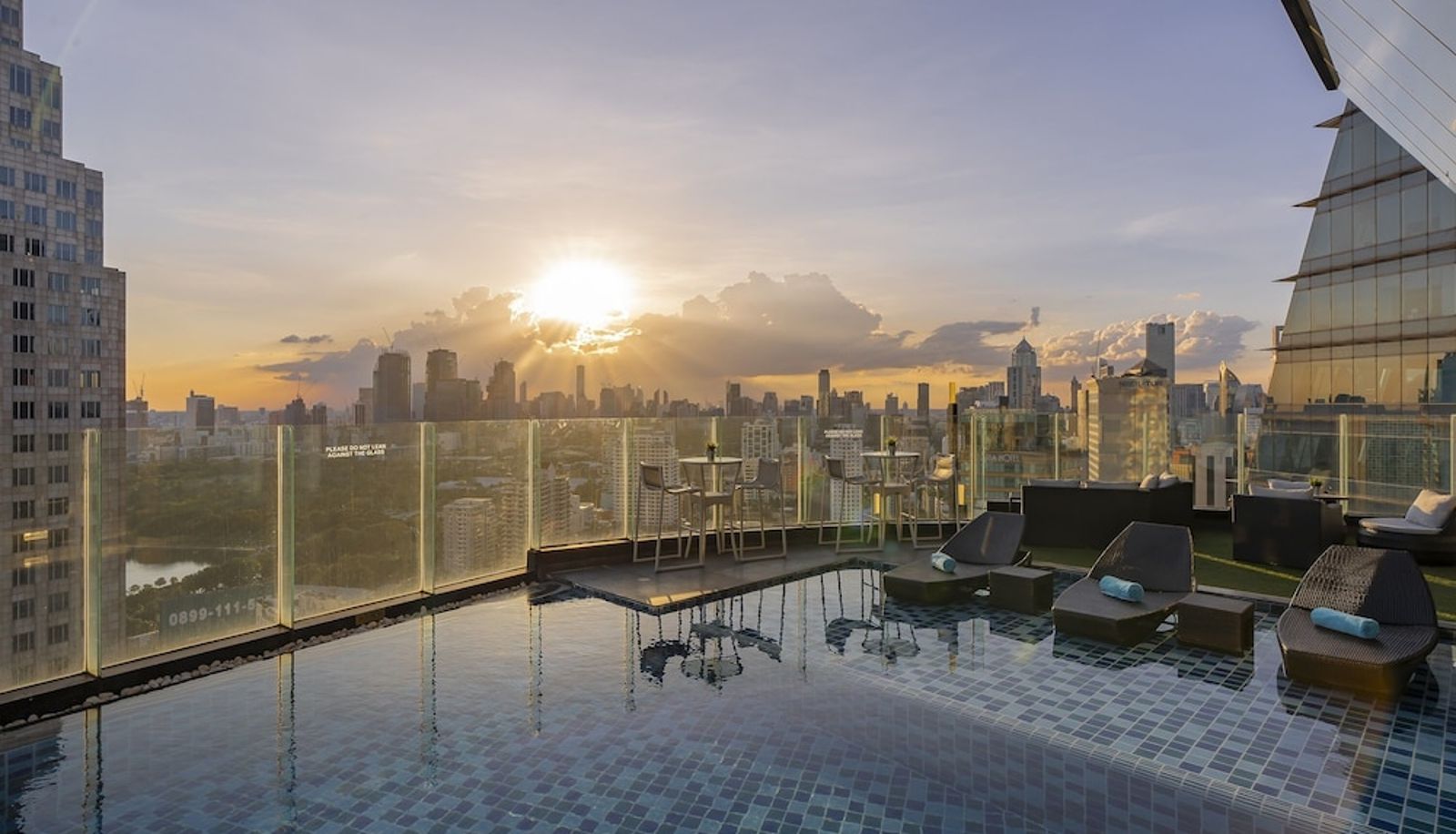 Piscina - The Continent Hotel Bangkok