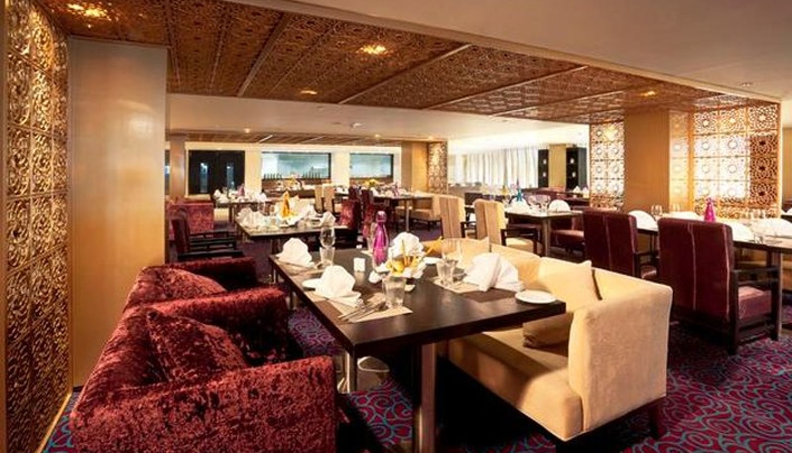Restauracja - Davanam Sarovar Portico Suites Bengaluru Bengaluru