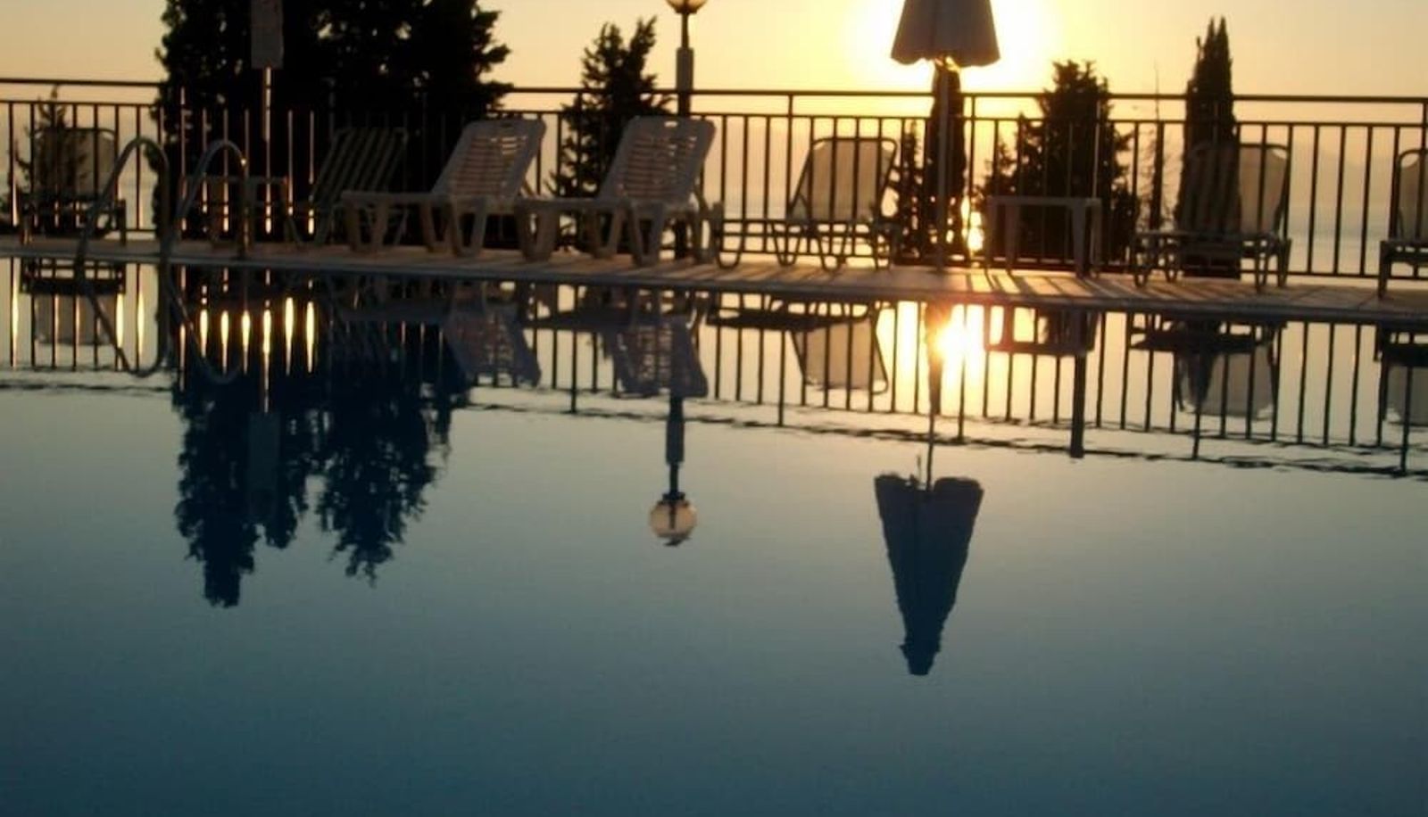 Zwembad - Aronis Apartments
