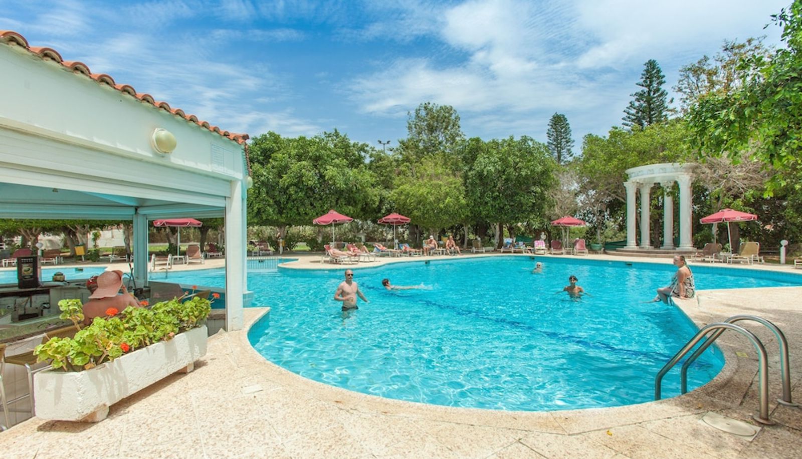 Pool - Crown Resorts Henipa