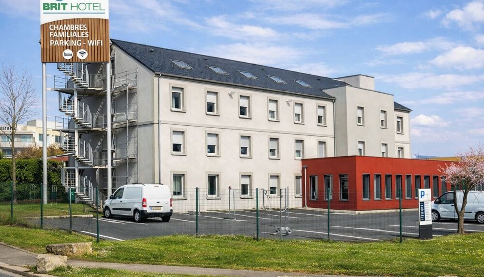Info - BRIT HOTEL CONFORT ROISSY SAINT WITZ