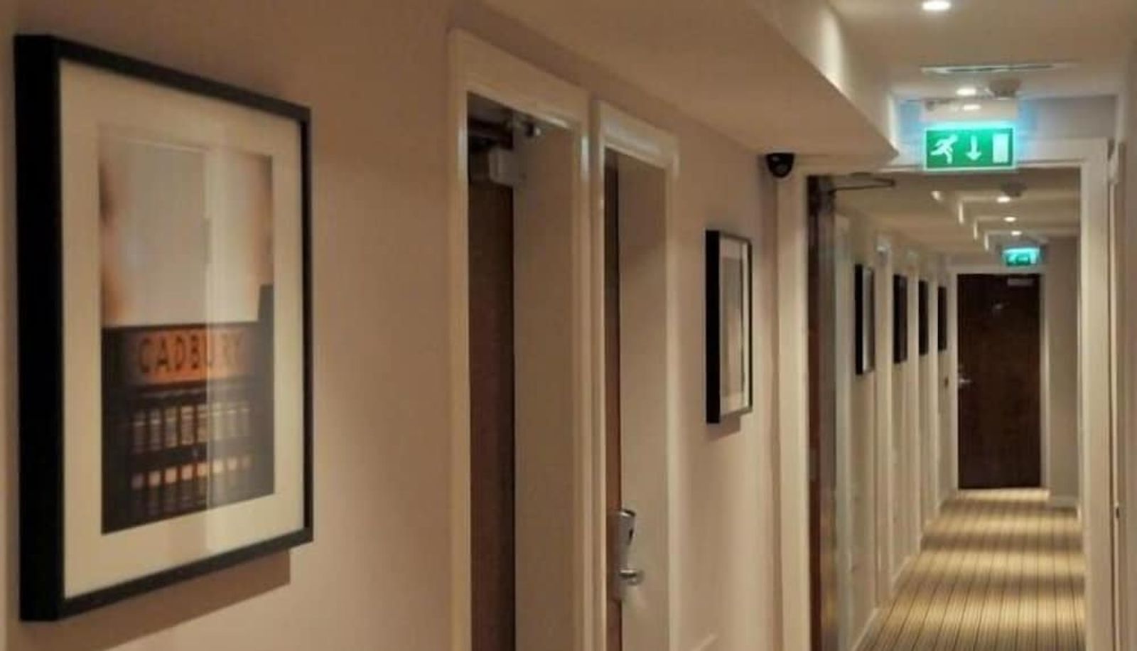 Hall - The Royal George Hotel