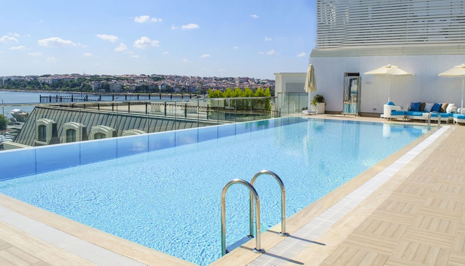 Piscine - Wyndham Grand Istanbul Kalamis Marina Hotel