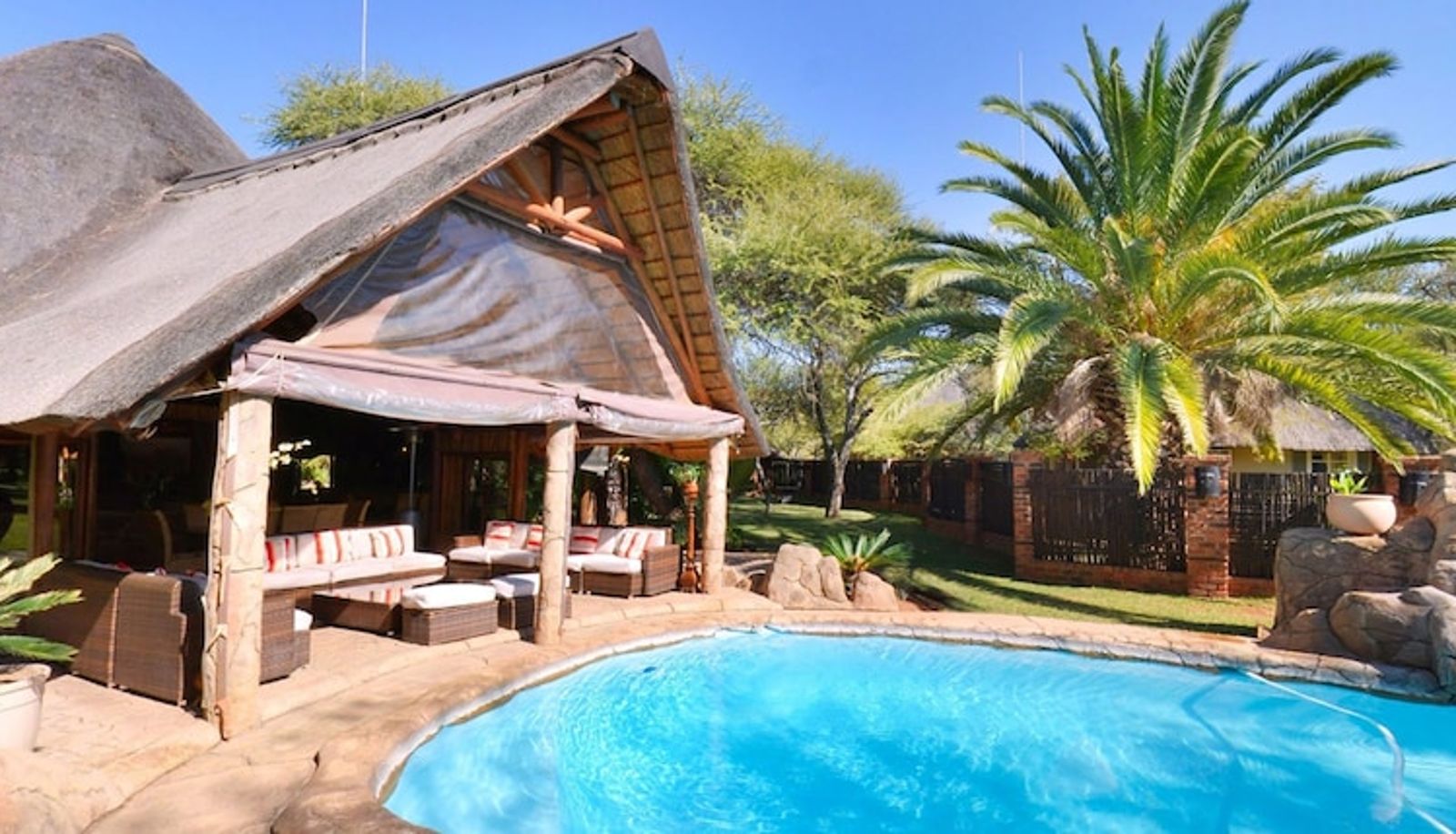 Pool - Ditholo Game Lodge