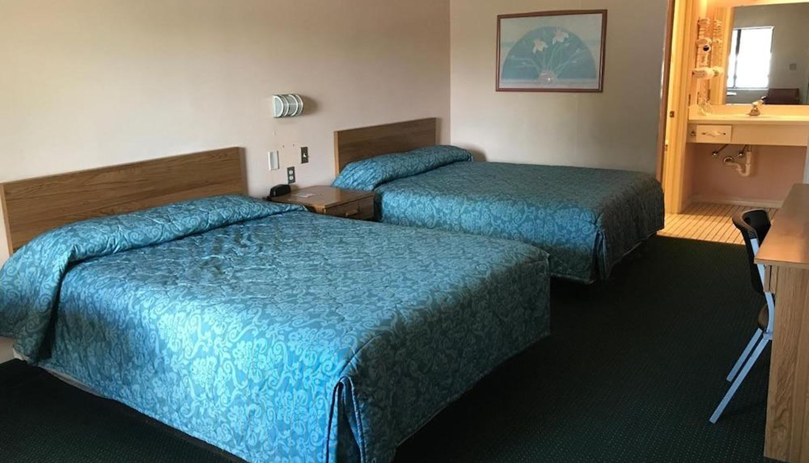 Standard room - Flamingo Inn