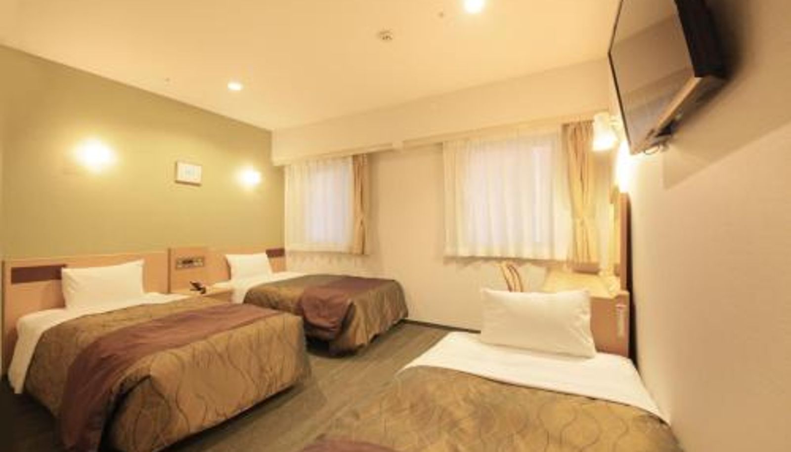Dreibettzimmer - Hotel Grand City