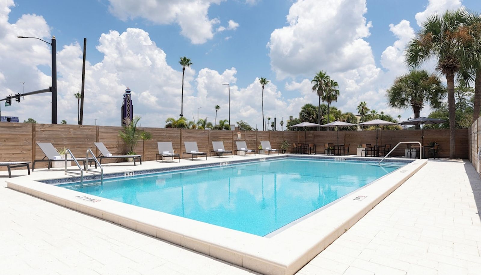 Zwembad - The Vietta Hotel