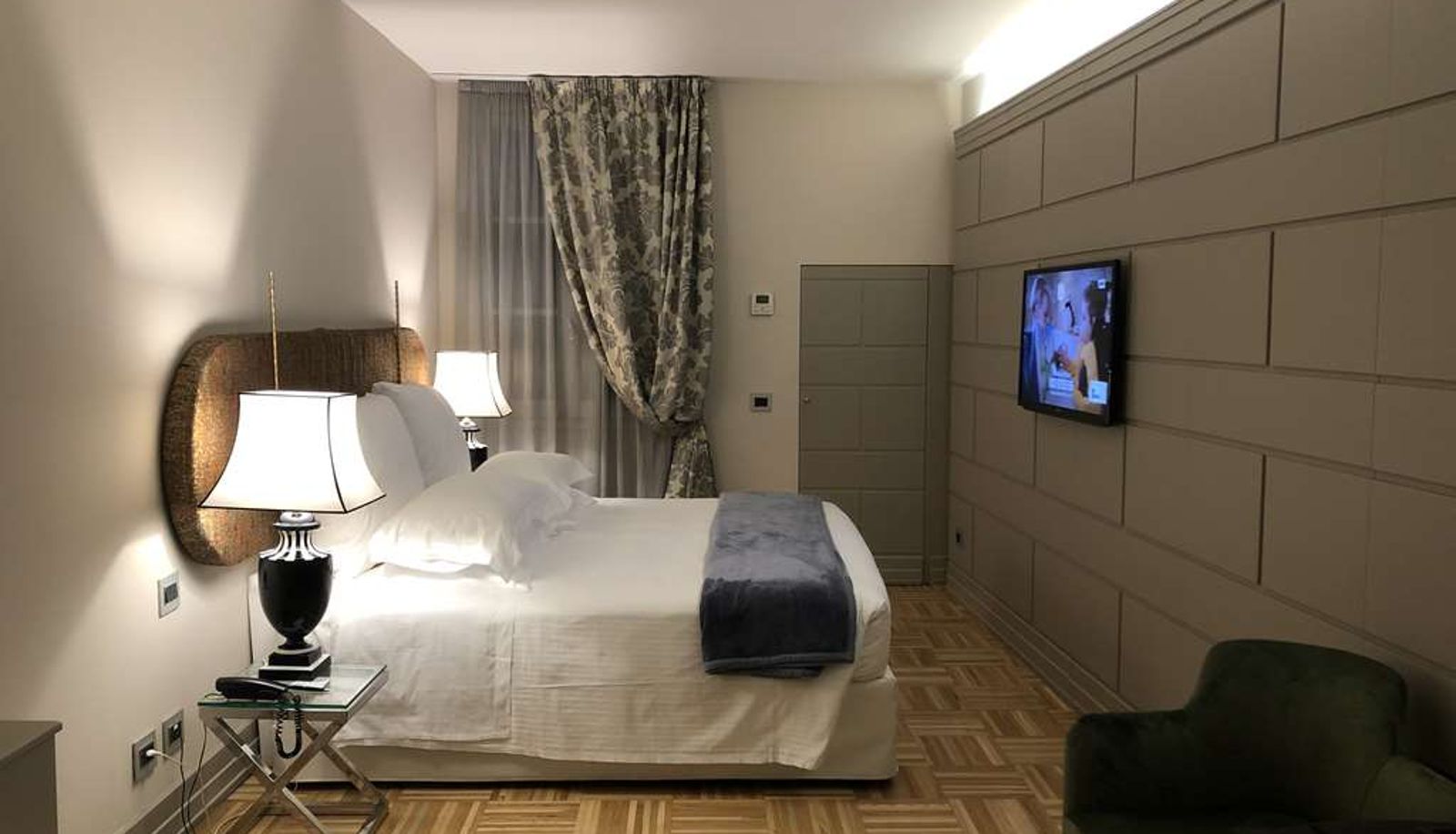Suite - Hotel Number Nine