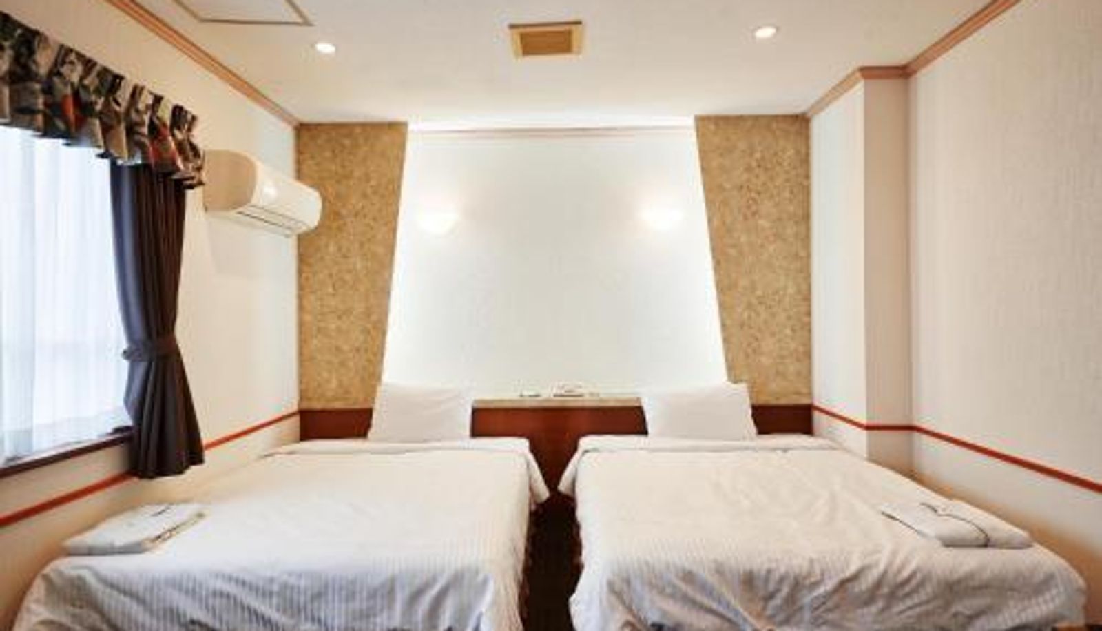 Camera - Crown Hotel Okinawa