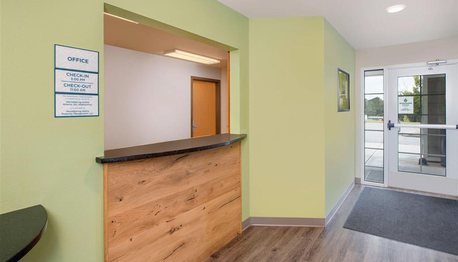 Hall - WoodSpring Suites Atlanta Alpharetta