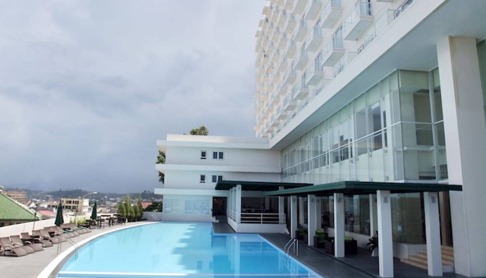 Pool - Sintesa Peninsula Hotel Manado
