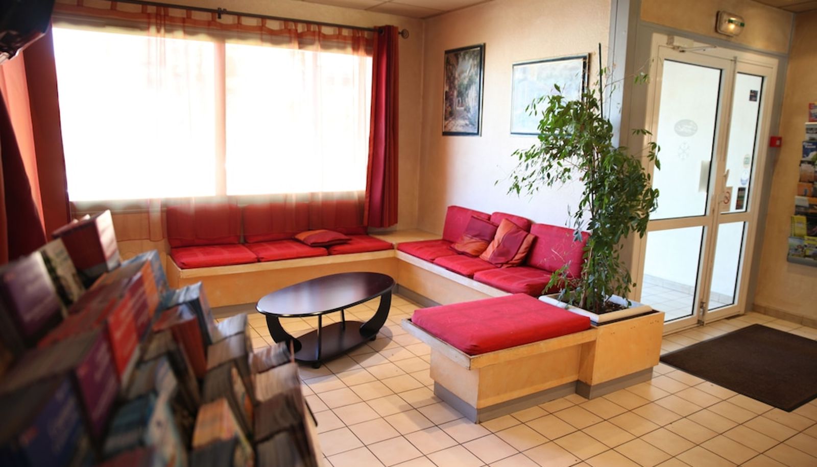 Hal - Crau Hotel