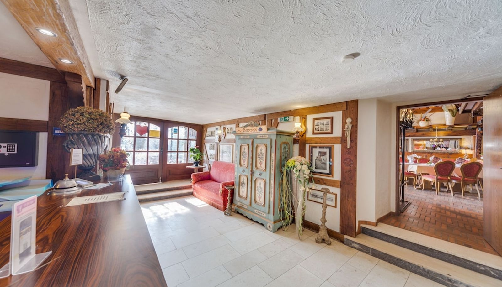 Hall - Villa Rhenus