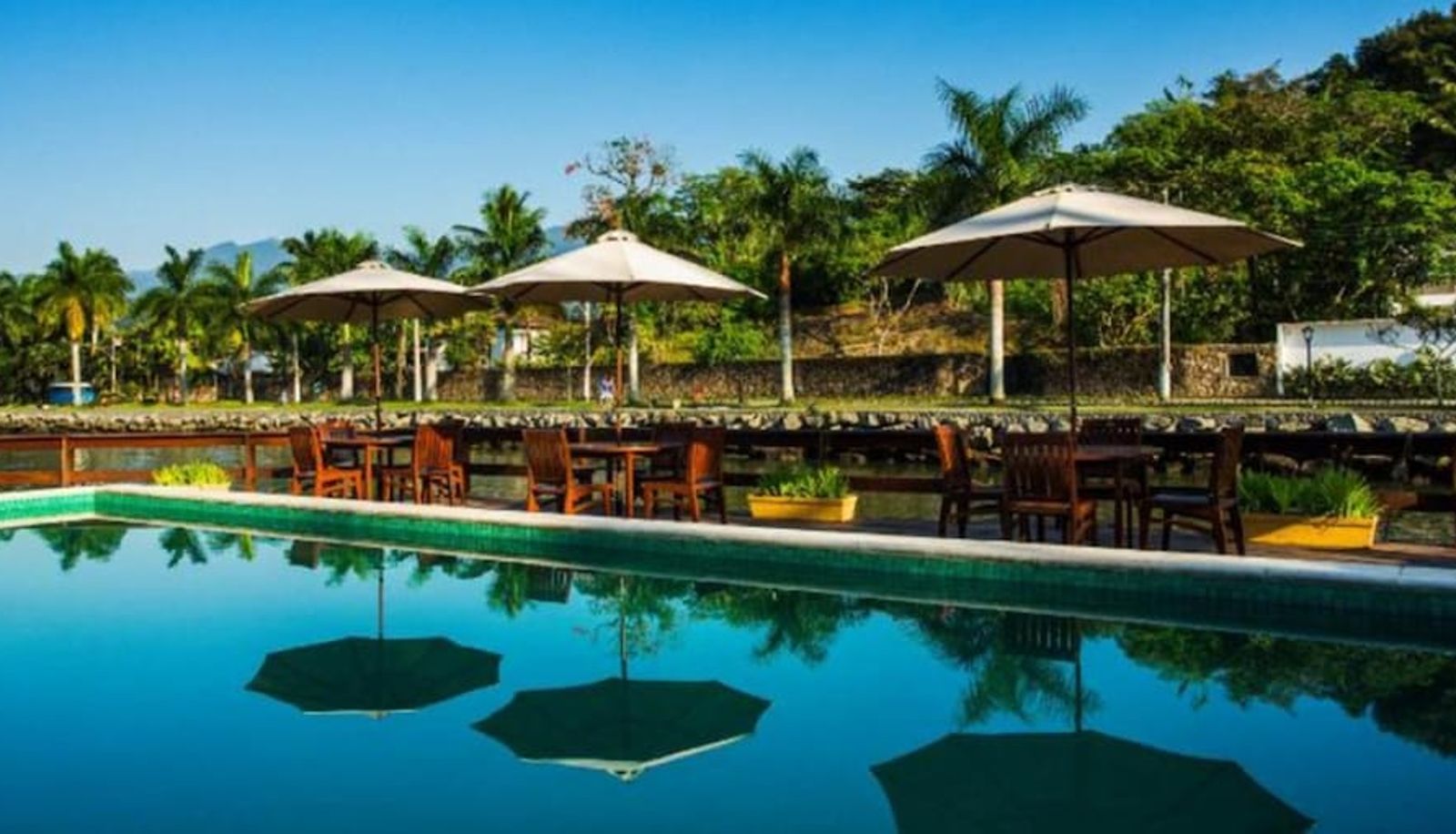 Basen - Pousada Corsário Paraty