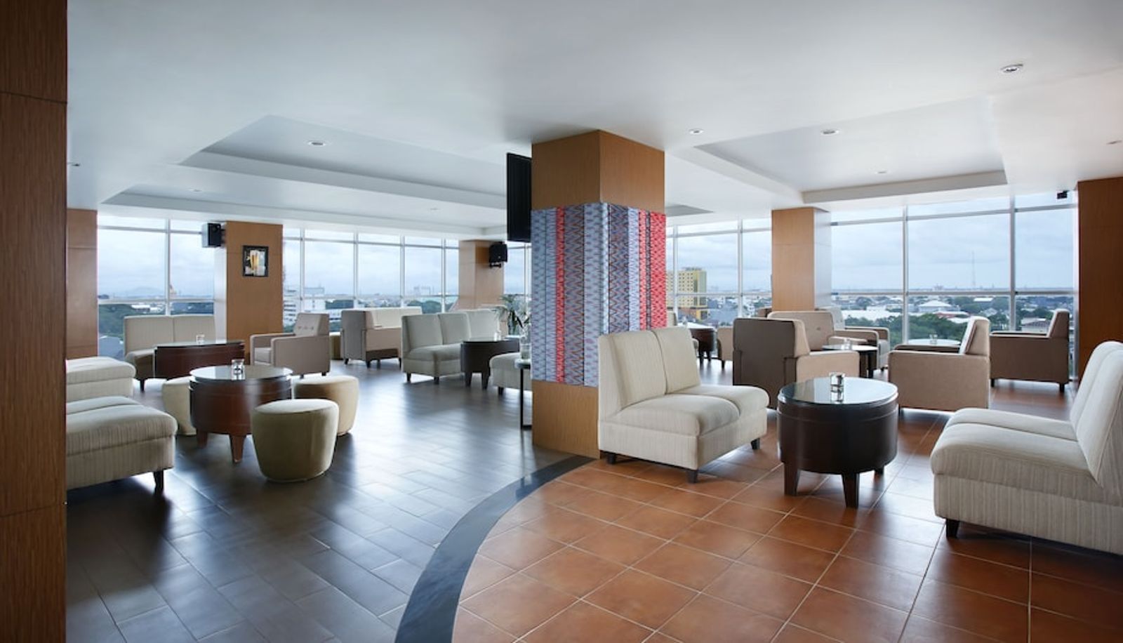 Hall - Hotel Santika Makassar