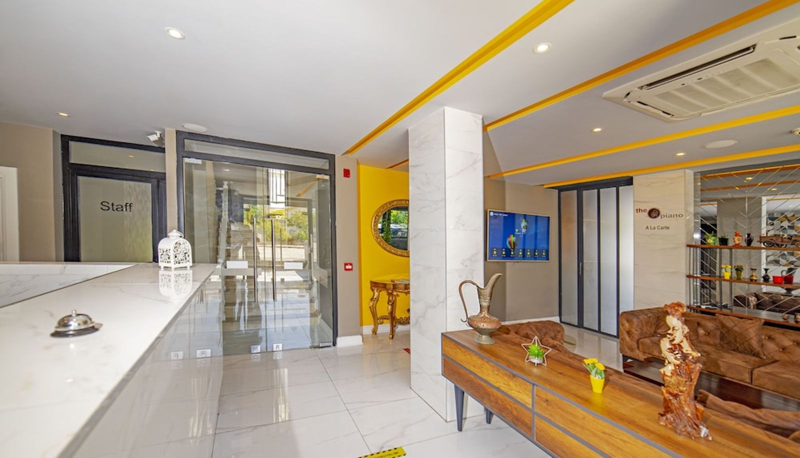 Reception - Nebilux Hotel
