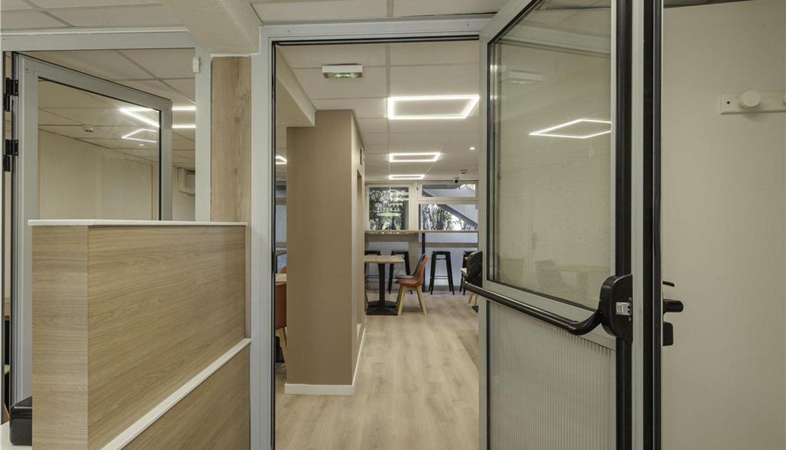 Sala - PREMIERE CLASSE TOULON - La Seyne sur Mer