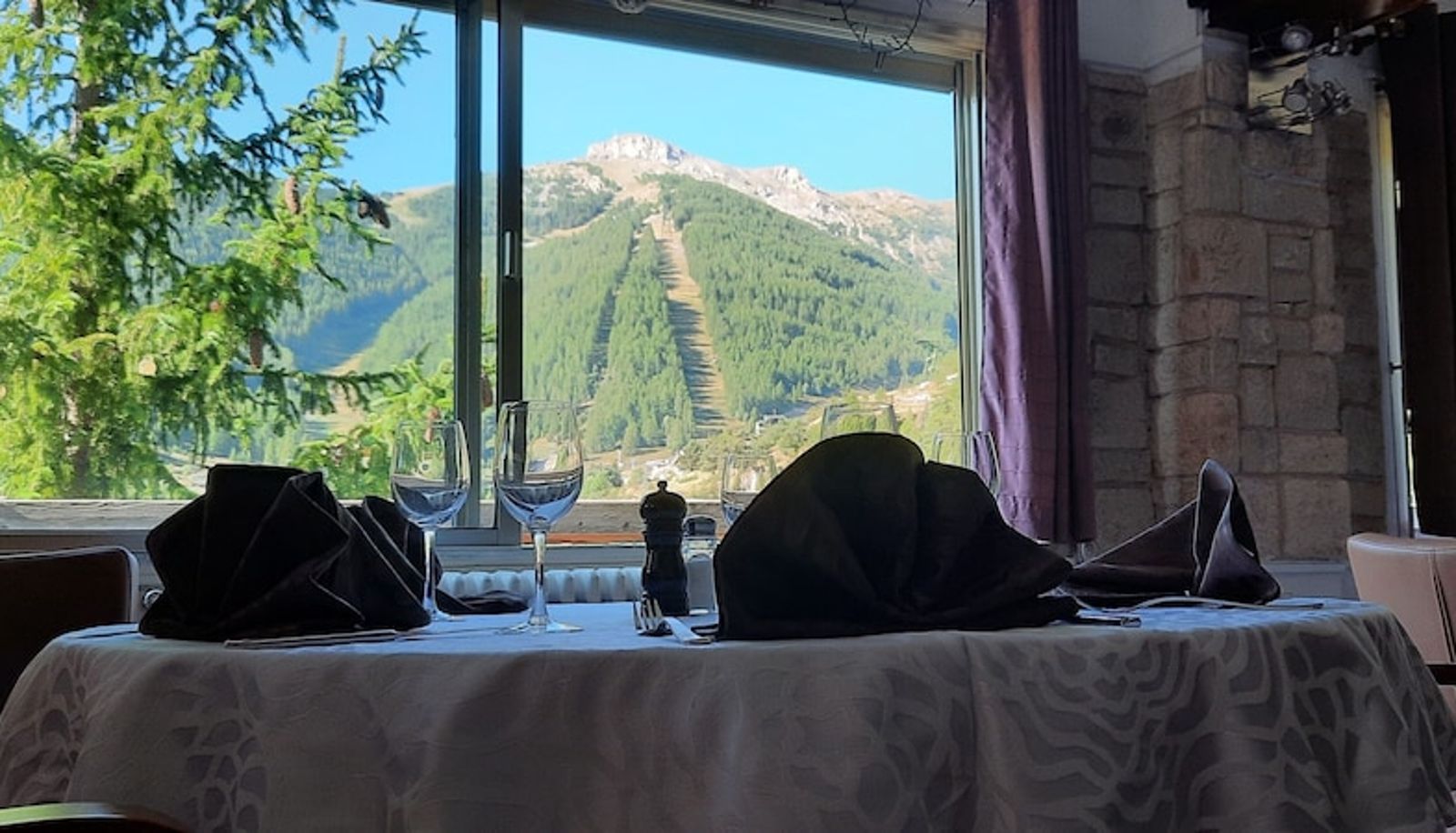 Restaurant - Hotel Chastellares