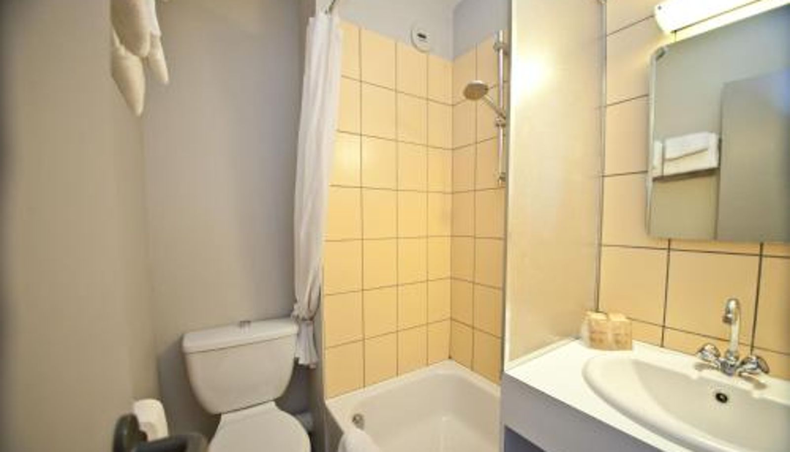 Dreibettzimmer - La Grange de Marie (ex P'tit Dej Hotel)