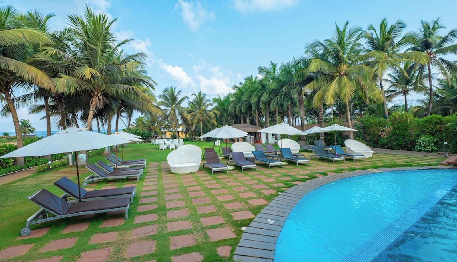 Pool - Candolim Beach O Hotel Goa
