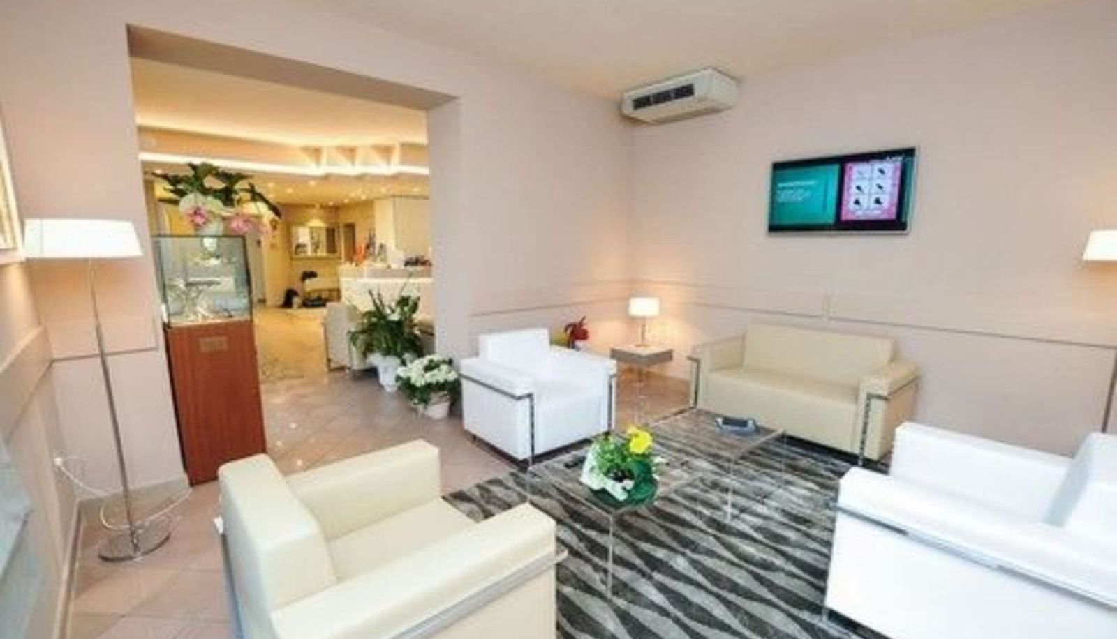 Hall - Hotel Dori
