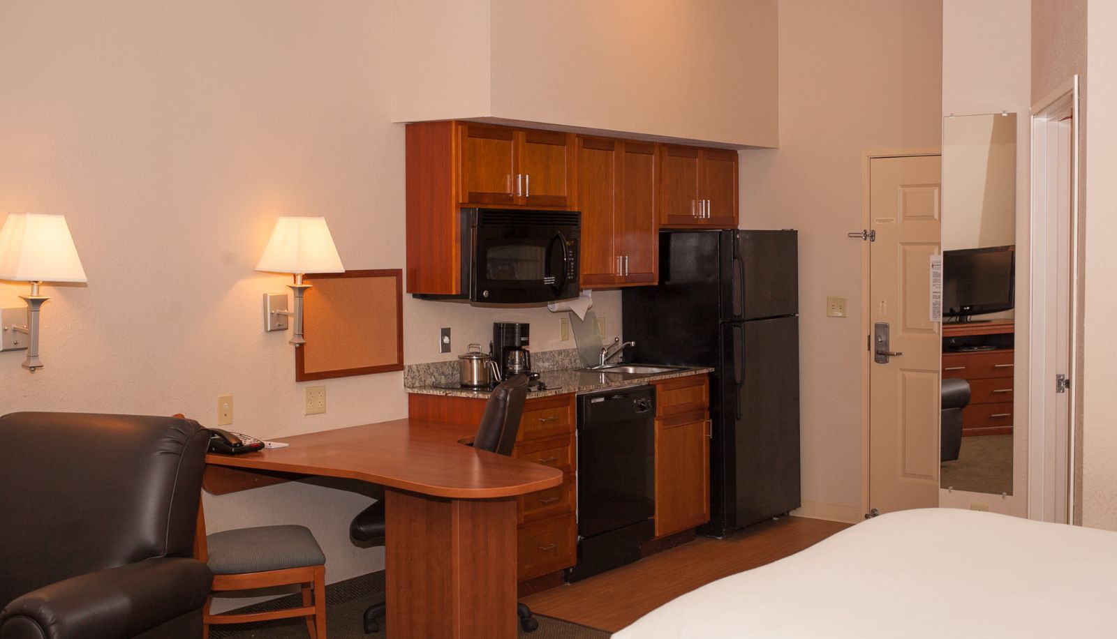 Zimmer - Candlewood Suites LOGAN by IHG