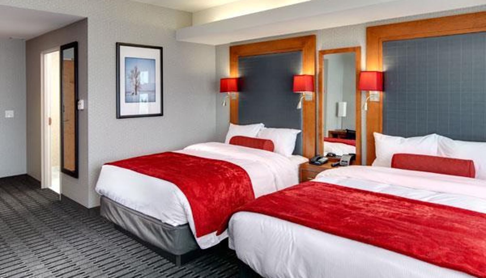 Room - The Hotel at Kirkwood Center Cedar Rapids